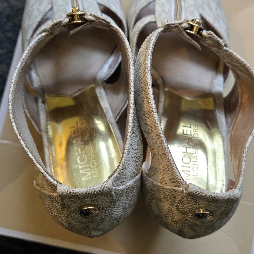 Michael Kors Damita Wedge Sandals Size 7 Minie Logo Vanilla Plataforms - Picture 5 of 11
